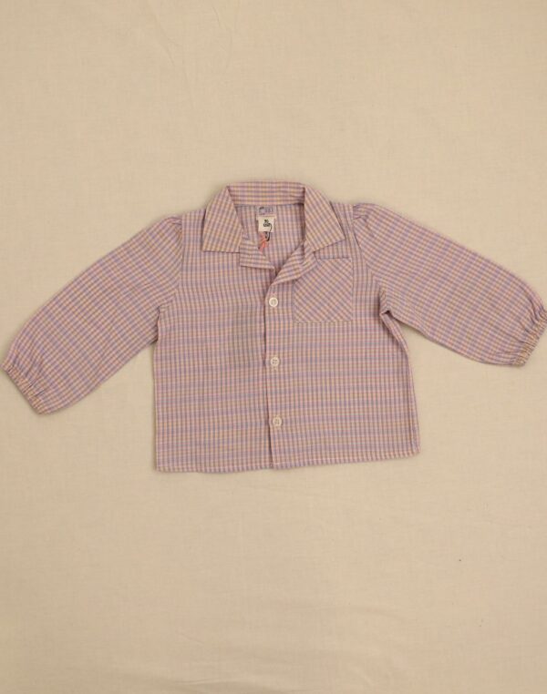 Chemise mauve à fins carreaux