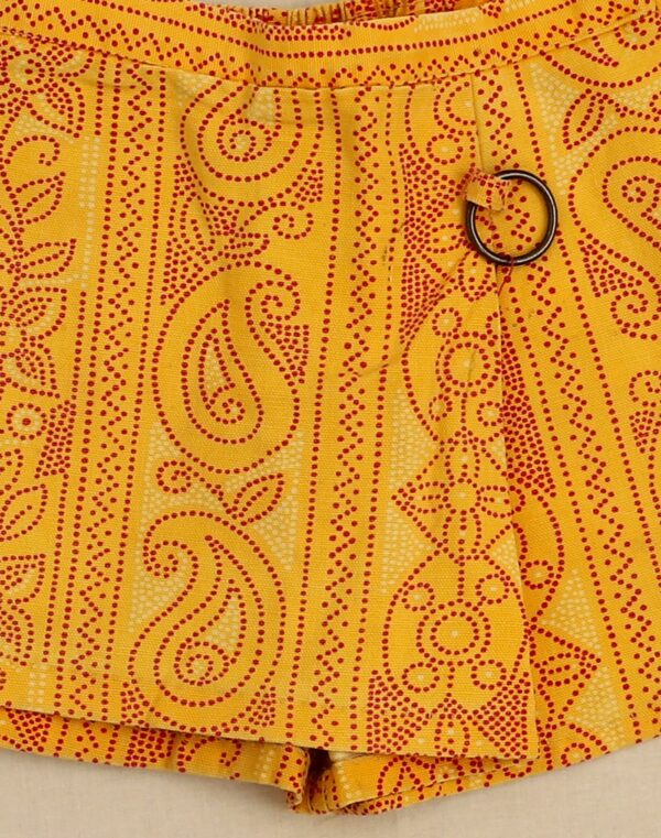 Jupe jaune à anneau
