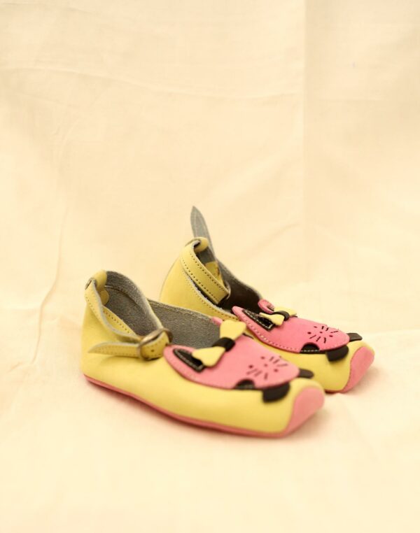 Chaussons souples jaunes Pom d’Api 17/18