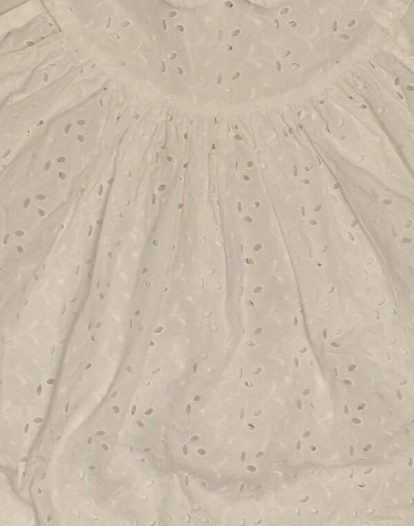 Robe de cérémonie en coton ajouré