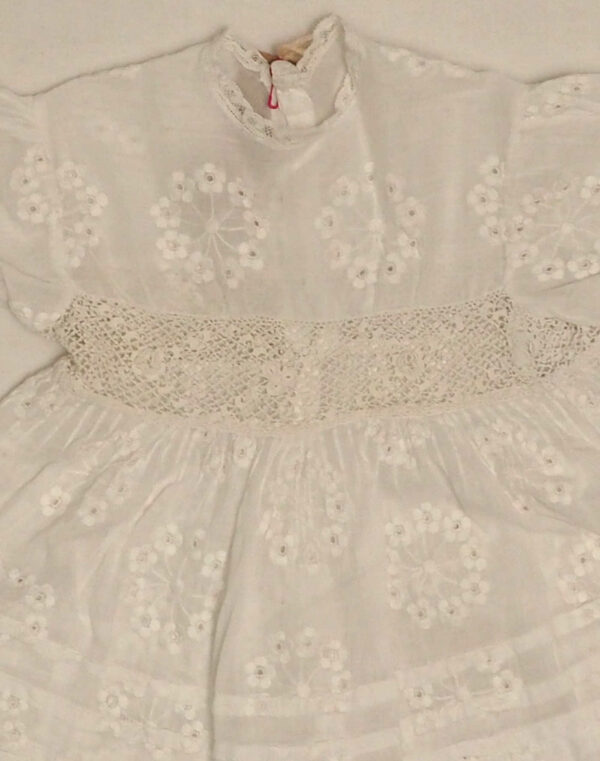 Robe 1900 entièrement brodée