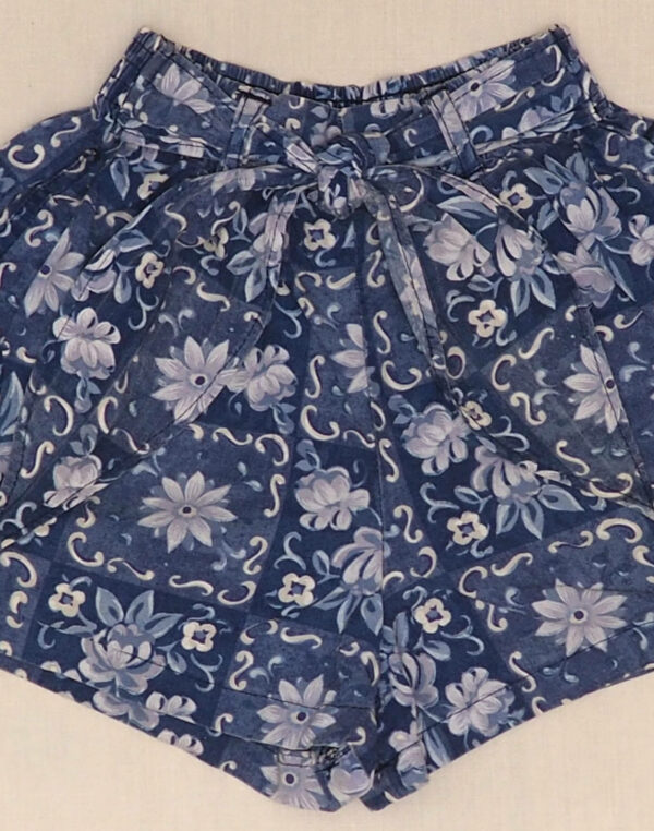 Floral shorts with knotted waistband