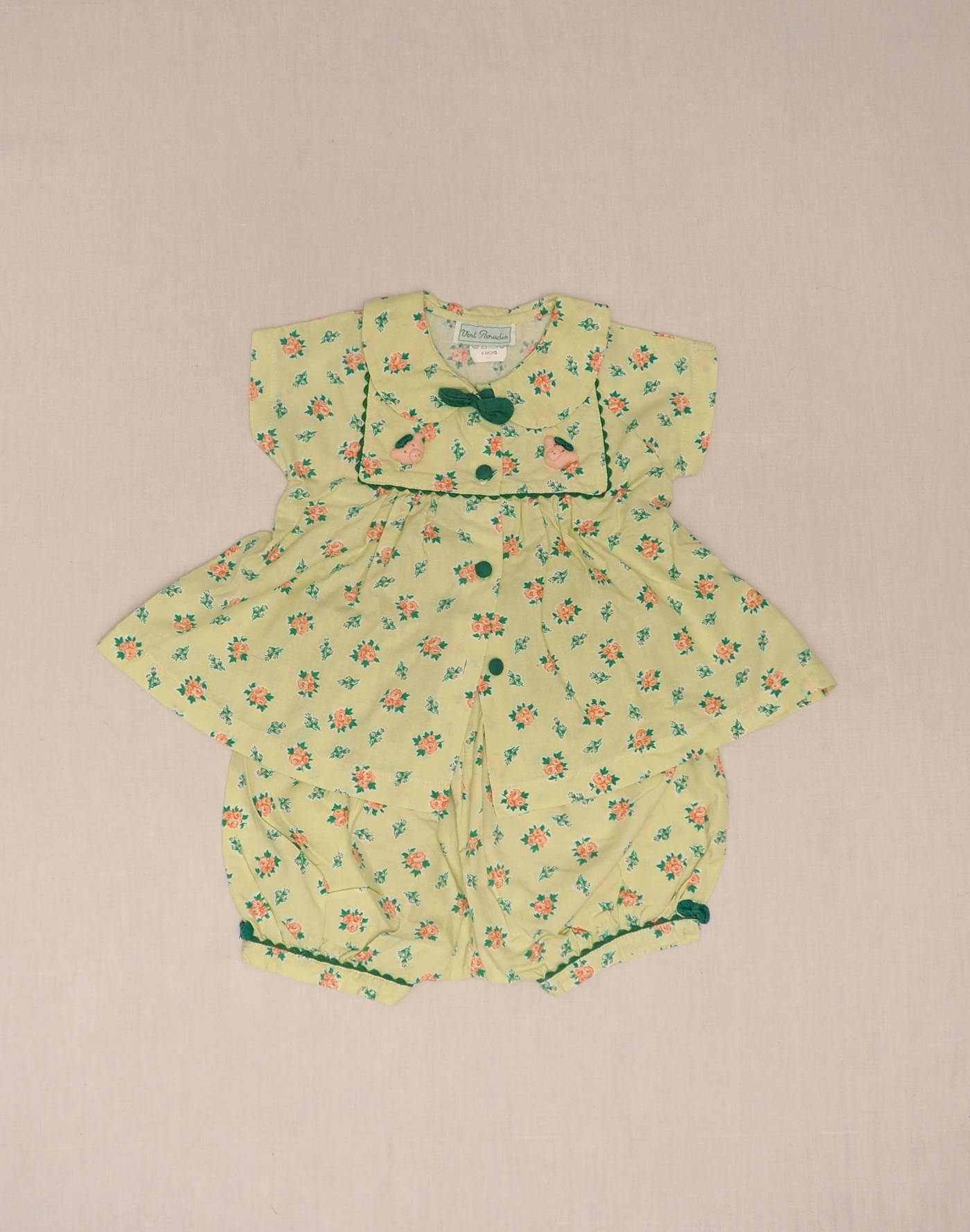 Pig appliqué floral set
