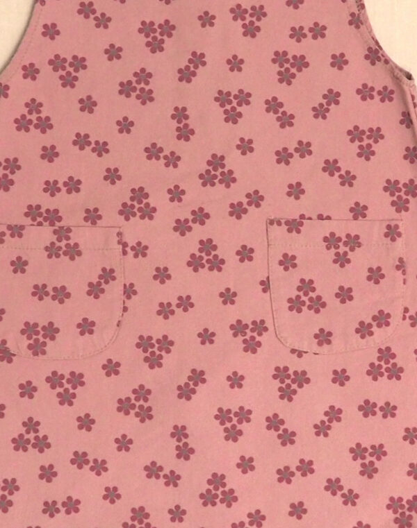 Robe mauve à fleurs