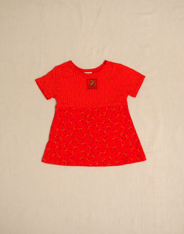 T-shirt rouge fleuri