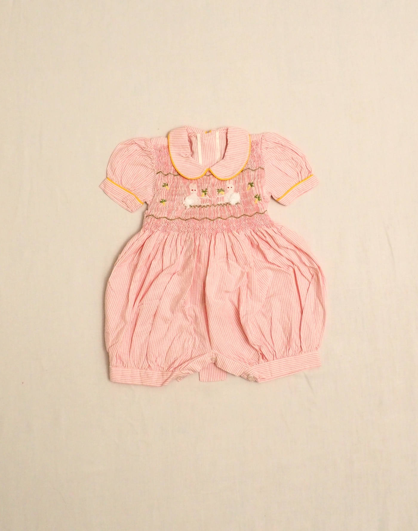 Grenouillère à smocks lapins