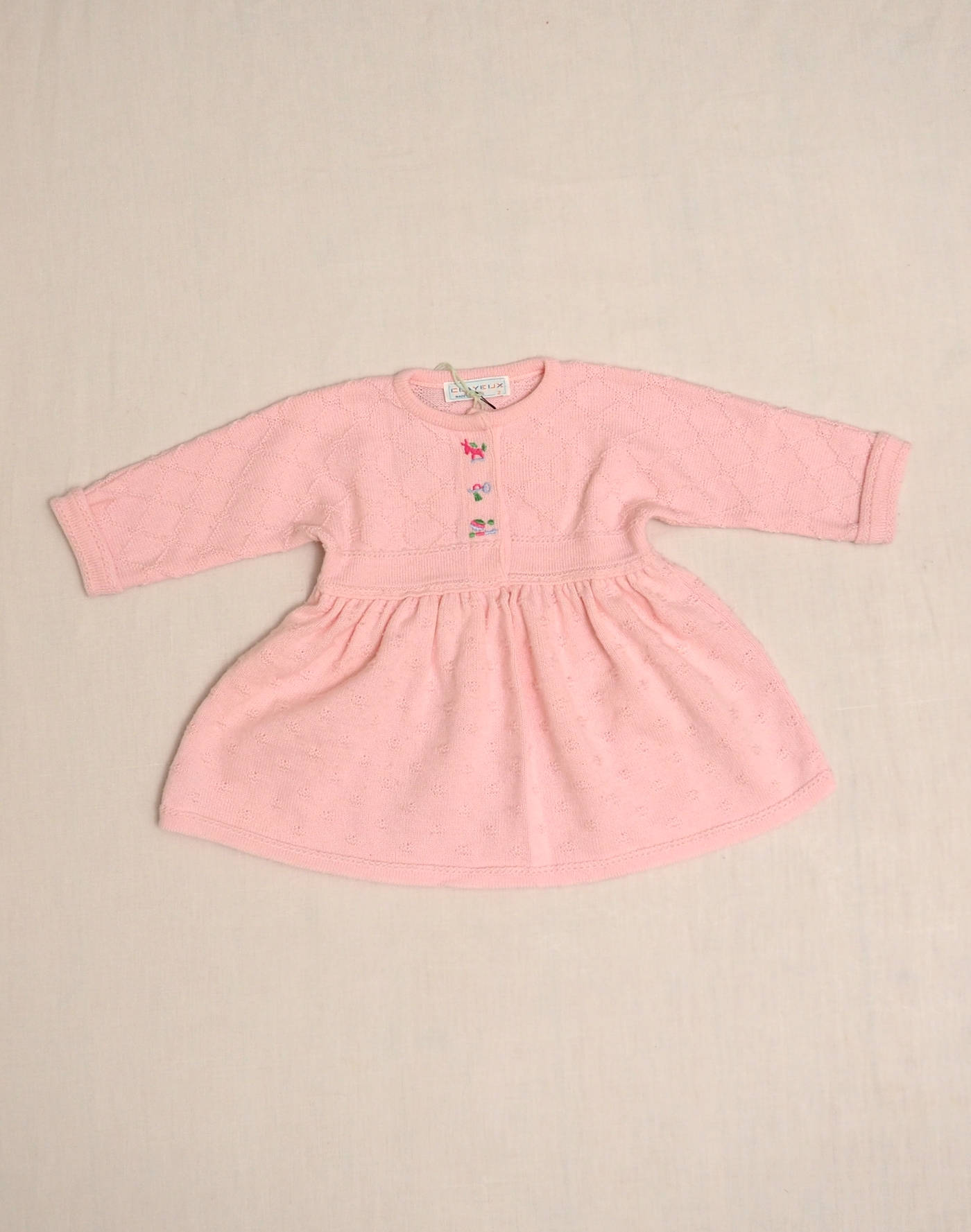 Robe en maille brodée