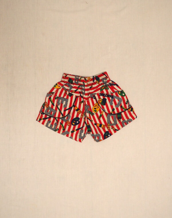 Short rayé à motifs