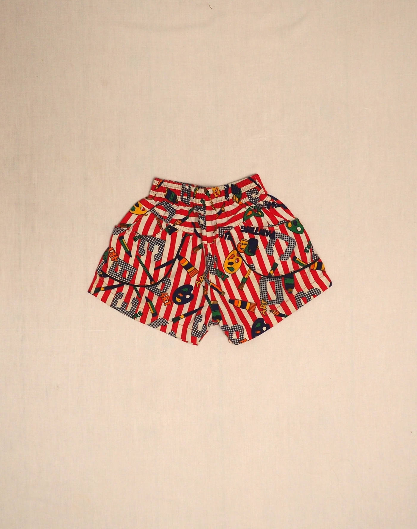 Short rayé à motifs