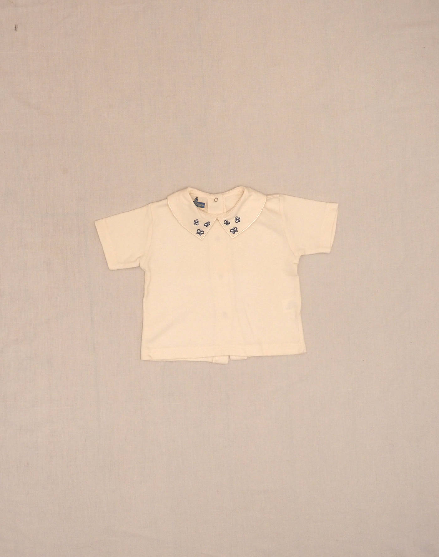 T-shirt col brodé