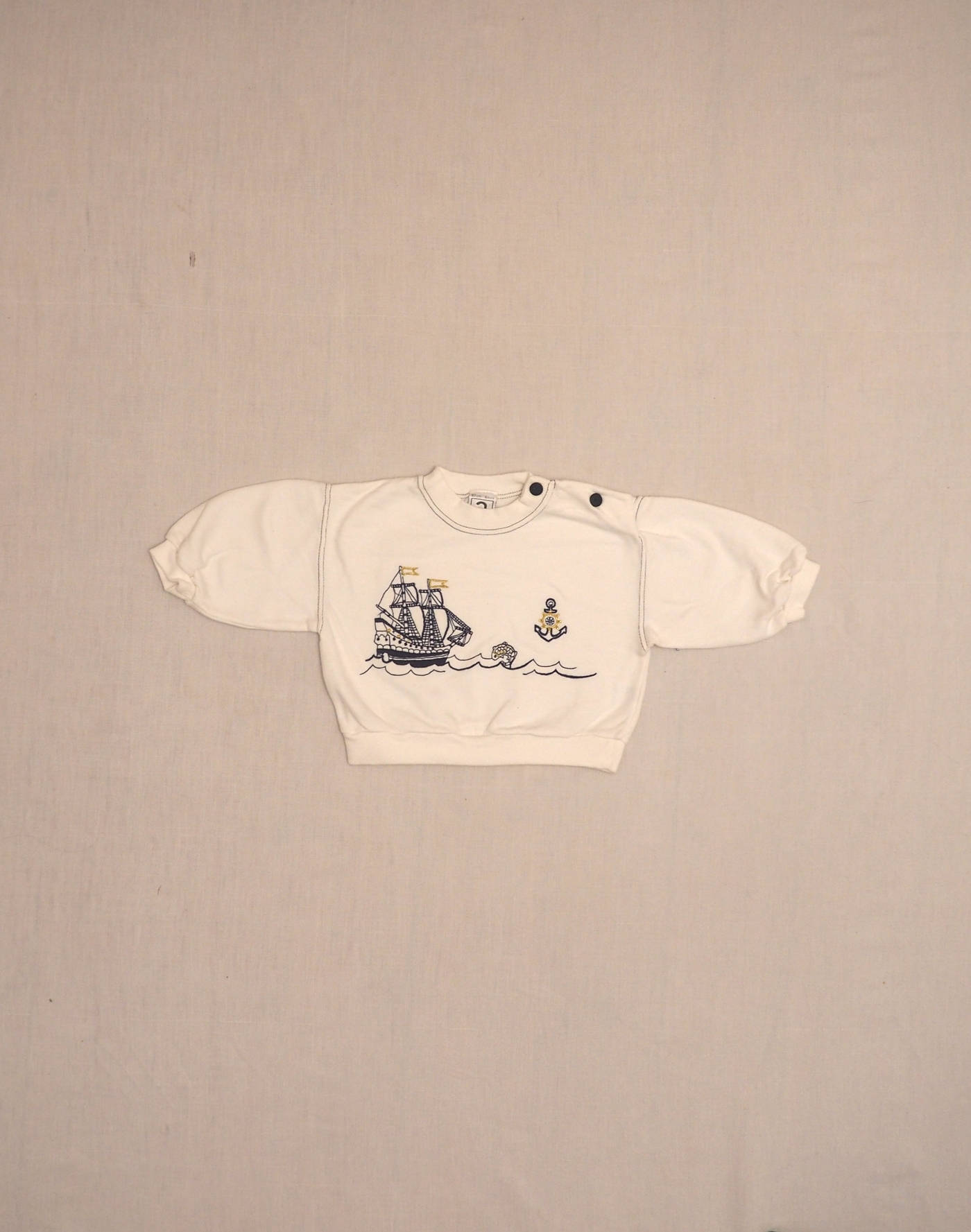 Sweatshirt ship