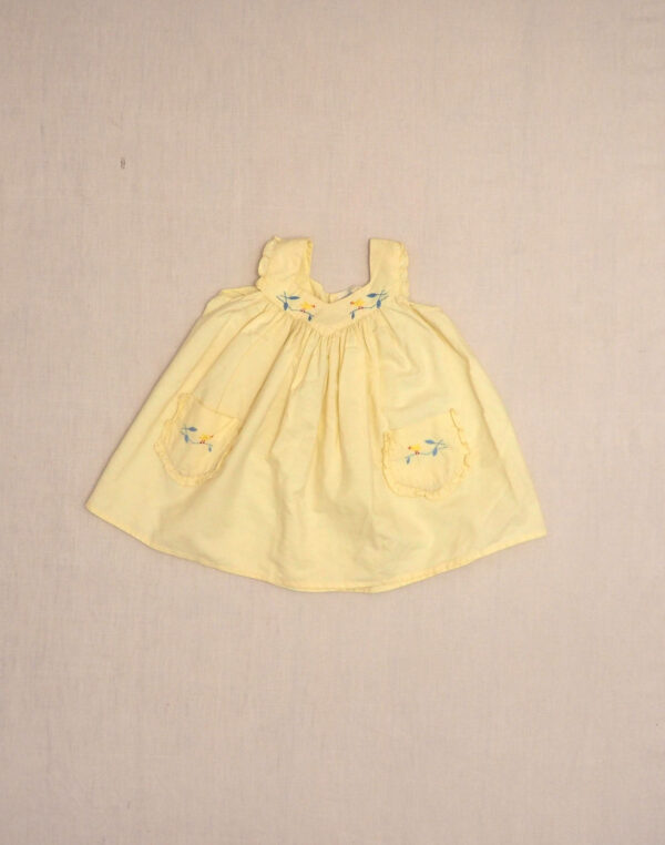 Robe brodée d’oiseaux 1950