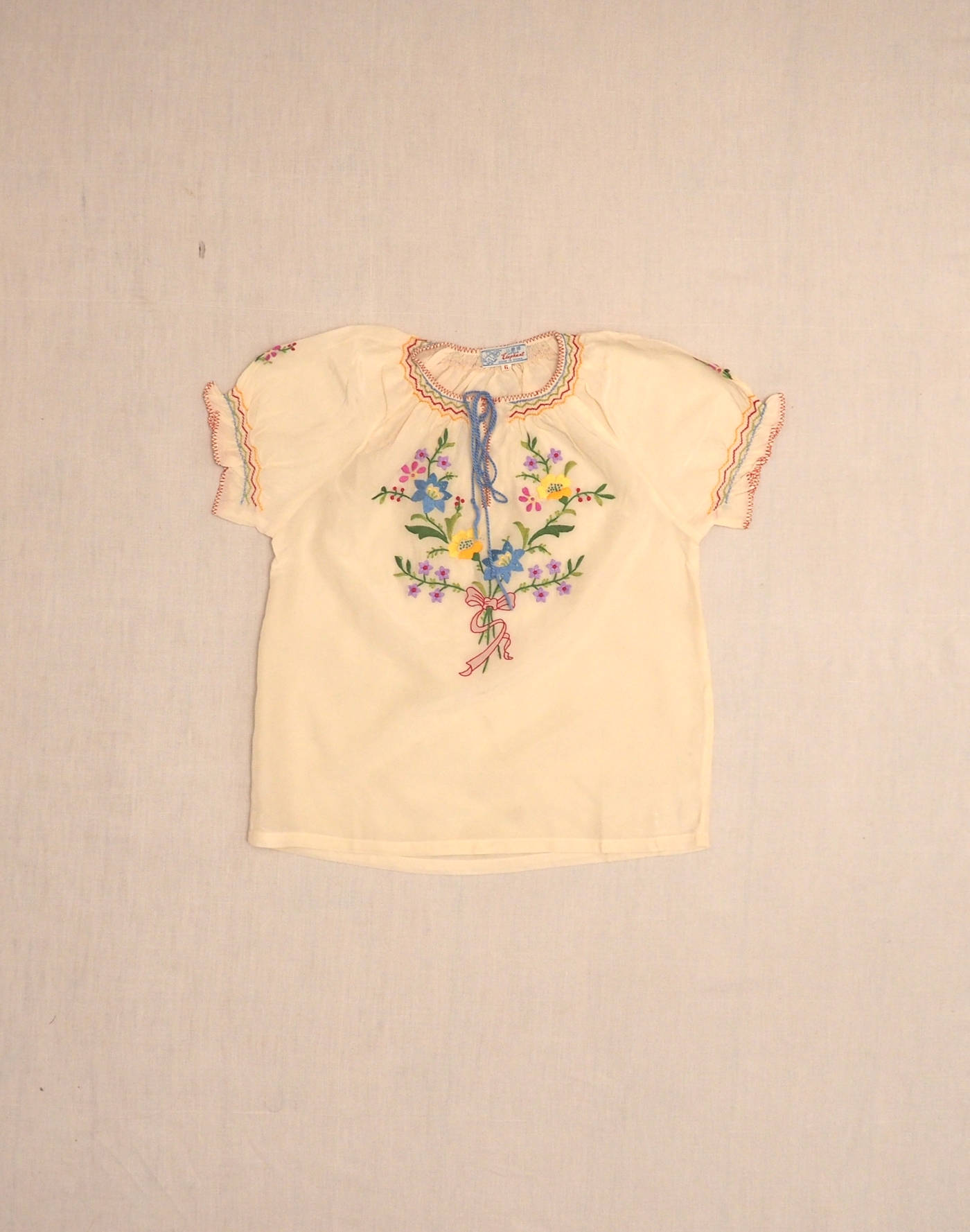 Blouse en soie brodée 6 ans