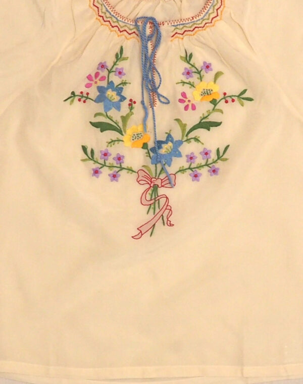 Blouse en soie brodée 6 ans