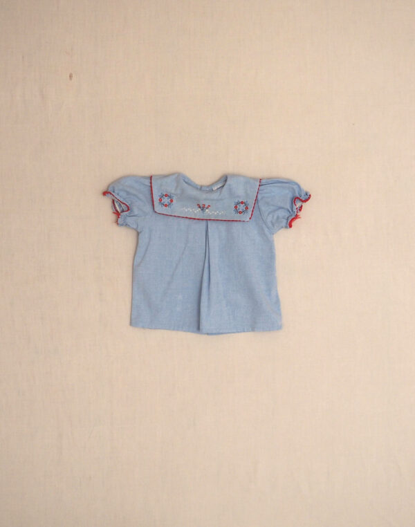 Large collar embroidered blouse