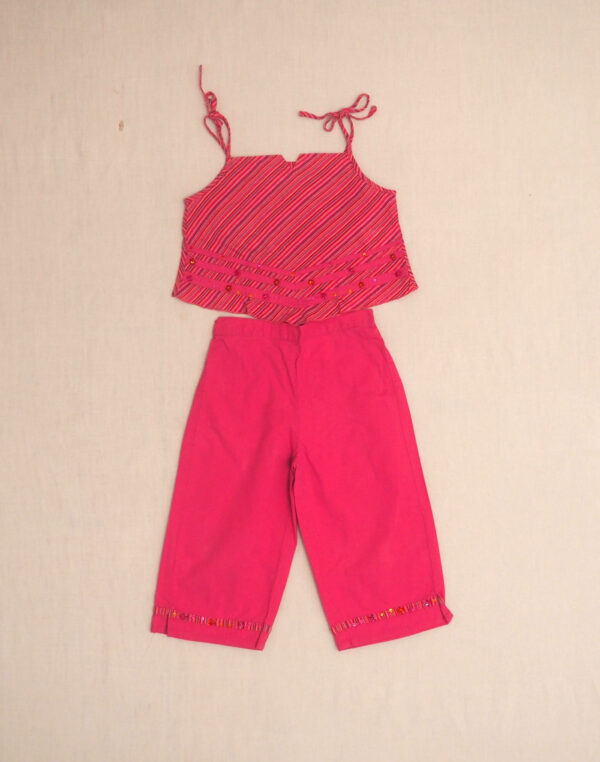 Fuchsia set embroidered with pearls