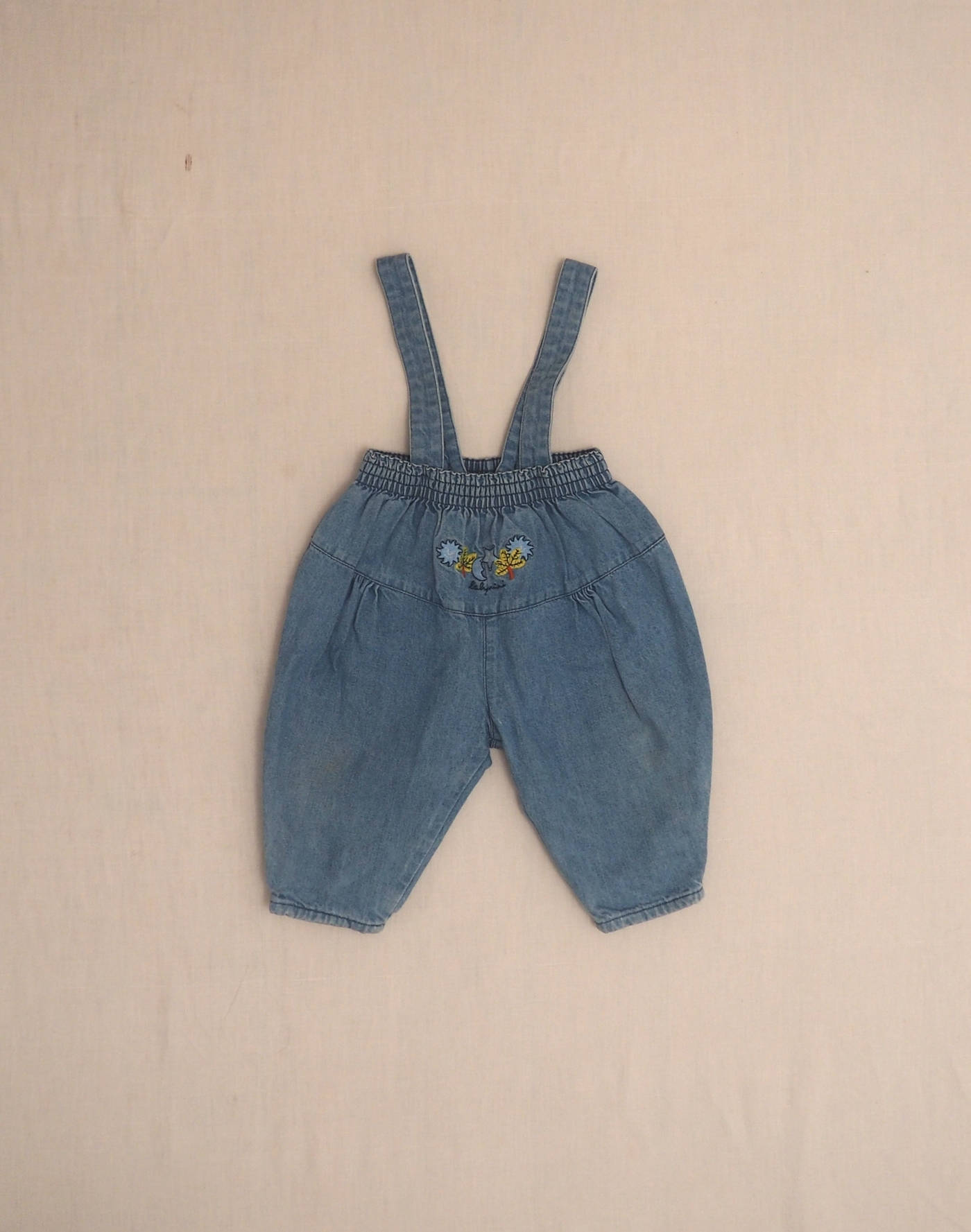 Pantalon jean à bretelles