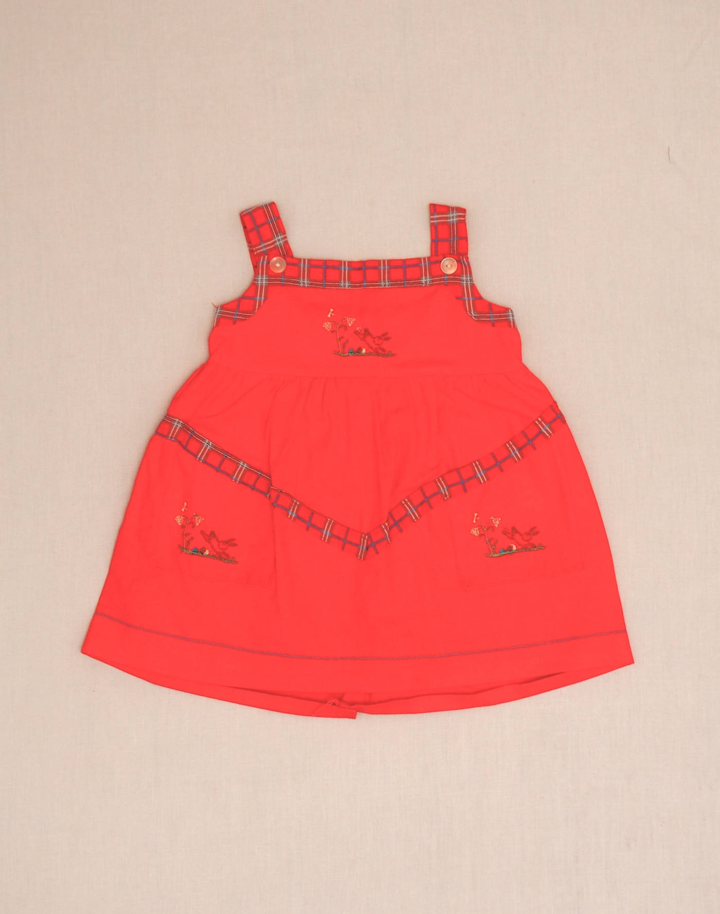 Robe brodée lapins 1950