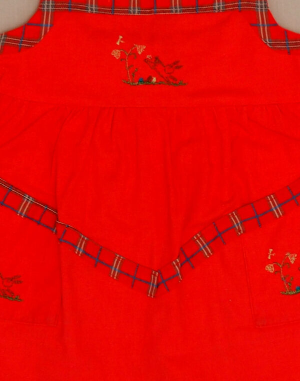 Robe brodée lapins 1950