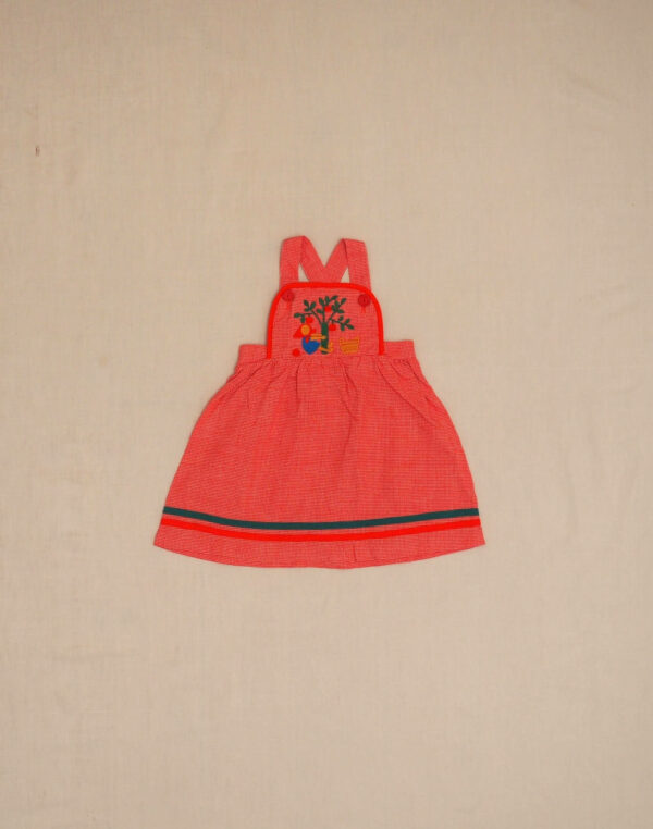 Robe tablier brodée