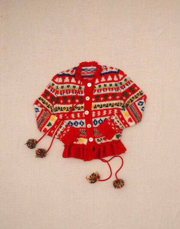 Cardigan à pompons tricoté main 6 ans