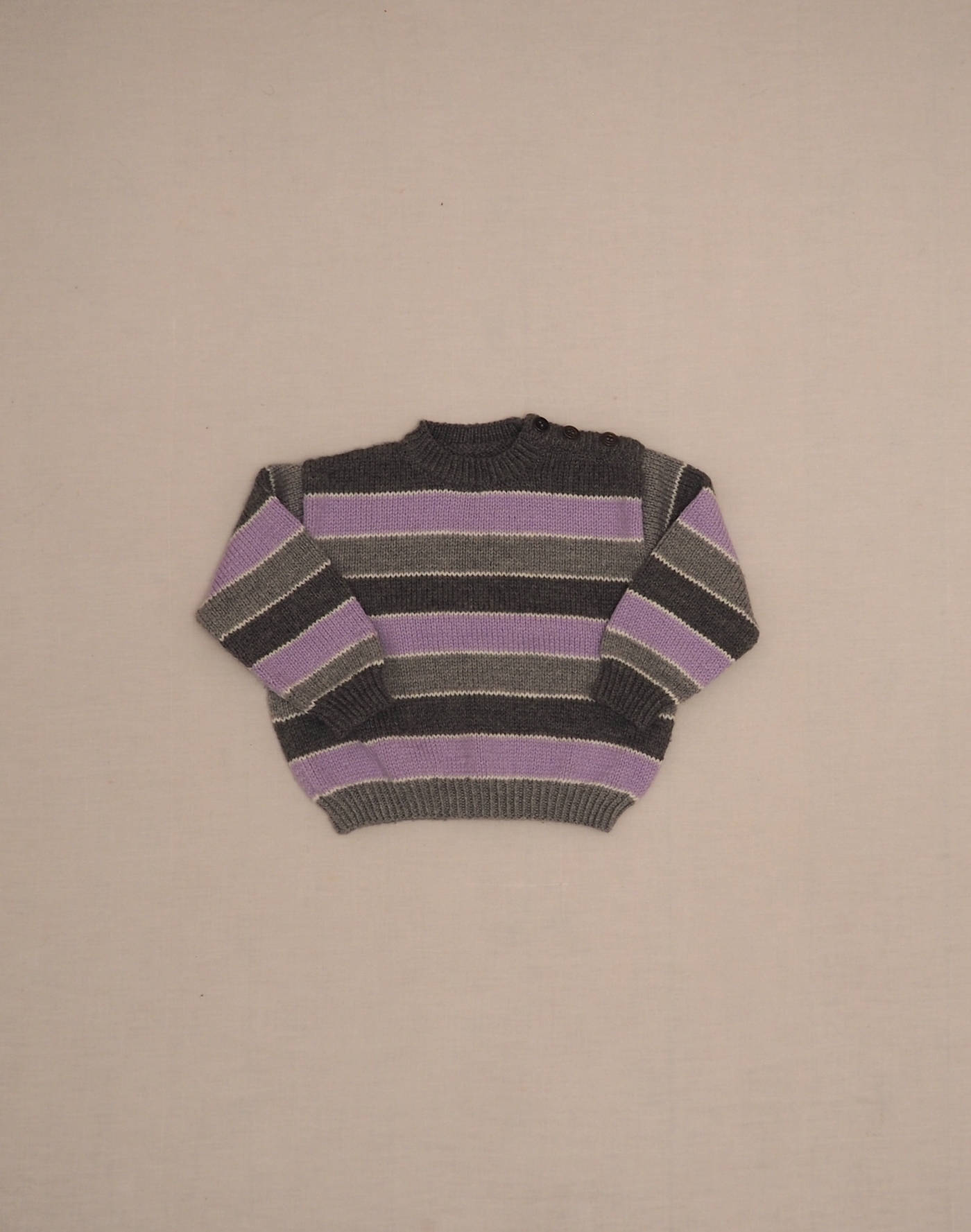 Pull rayé gris tricoté main