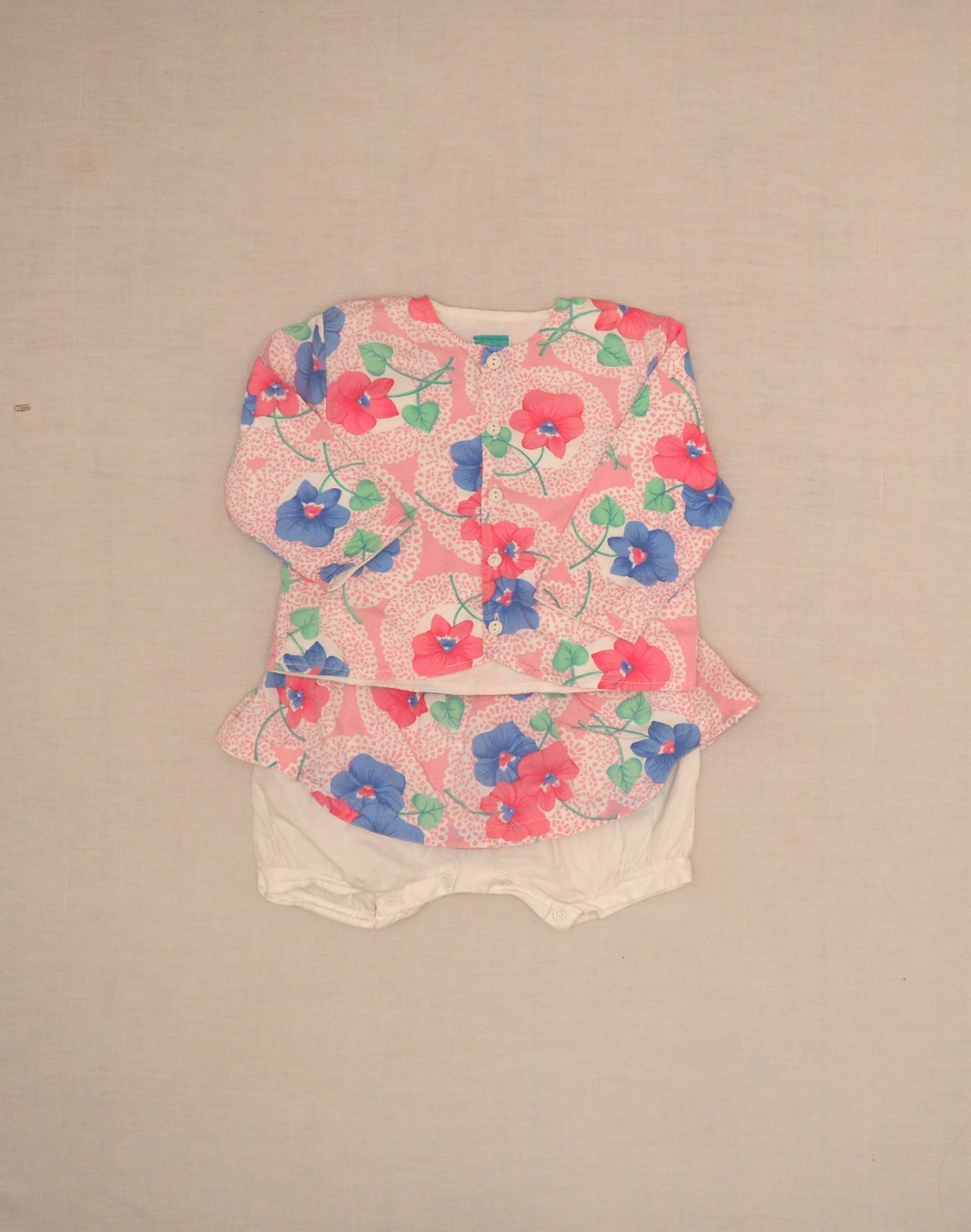 Ensemble barboteuse & veste fleuries