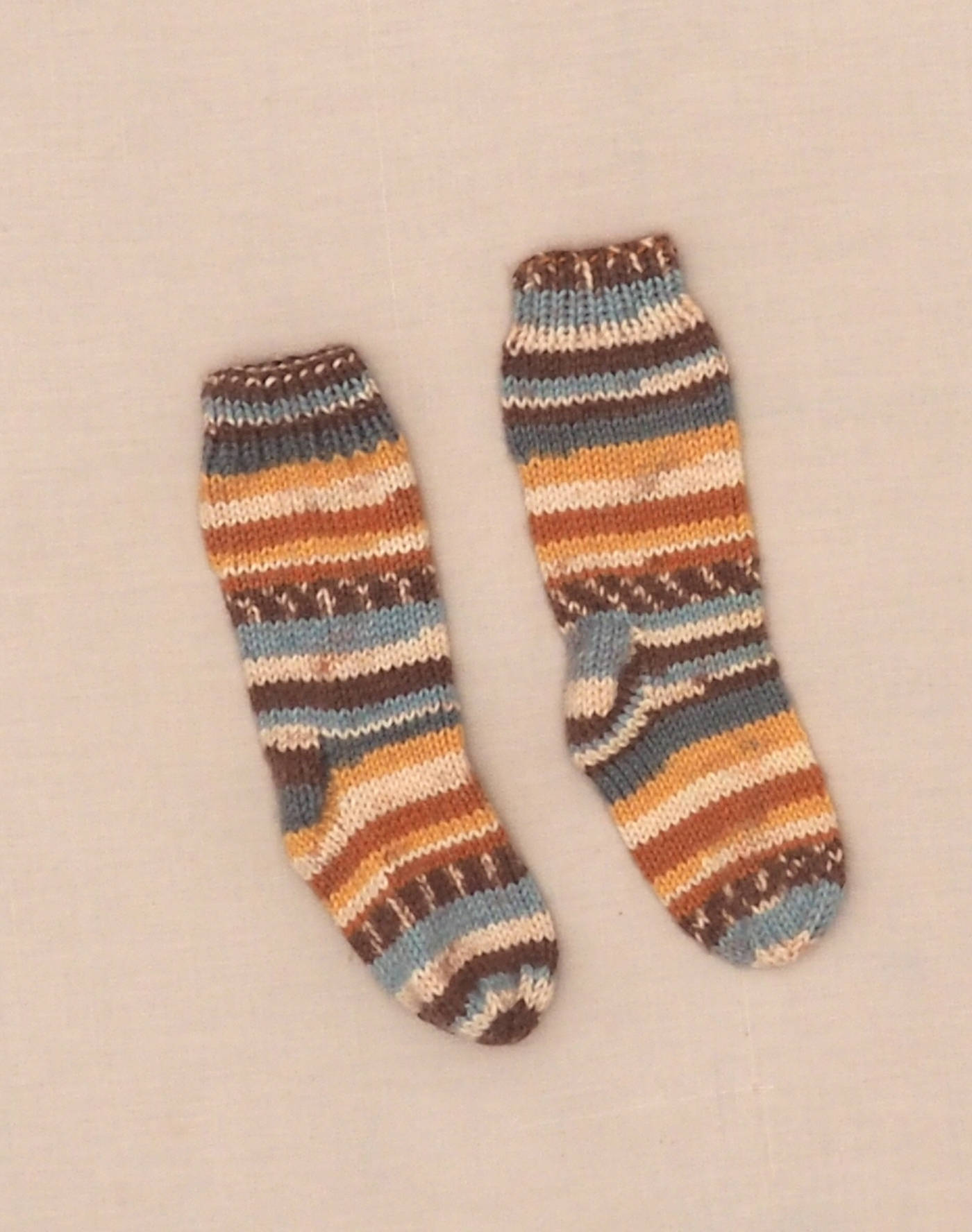 P20 hand-knitted knee-high socks