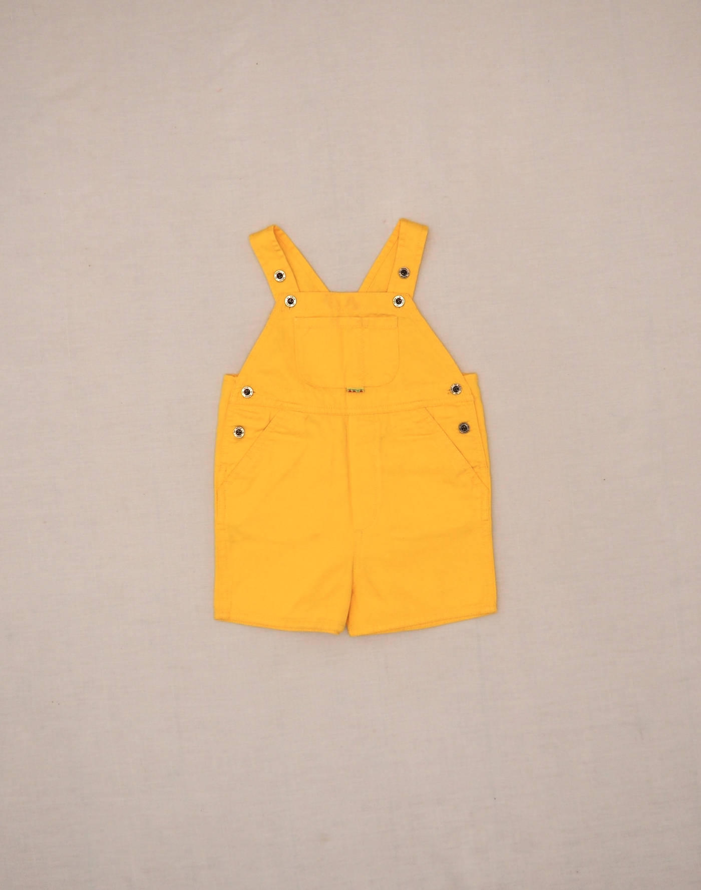 Salopette short jaune soleil