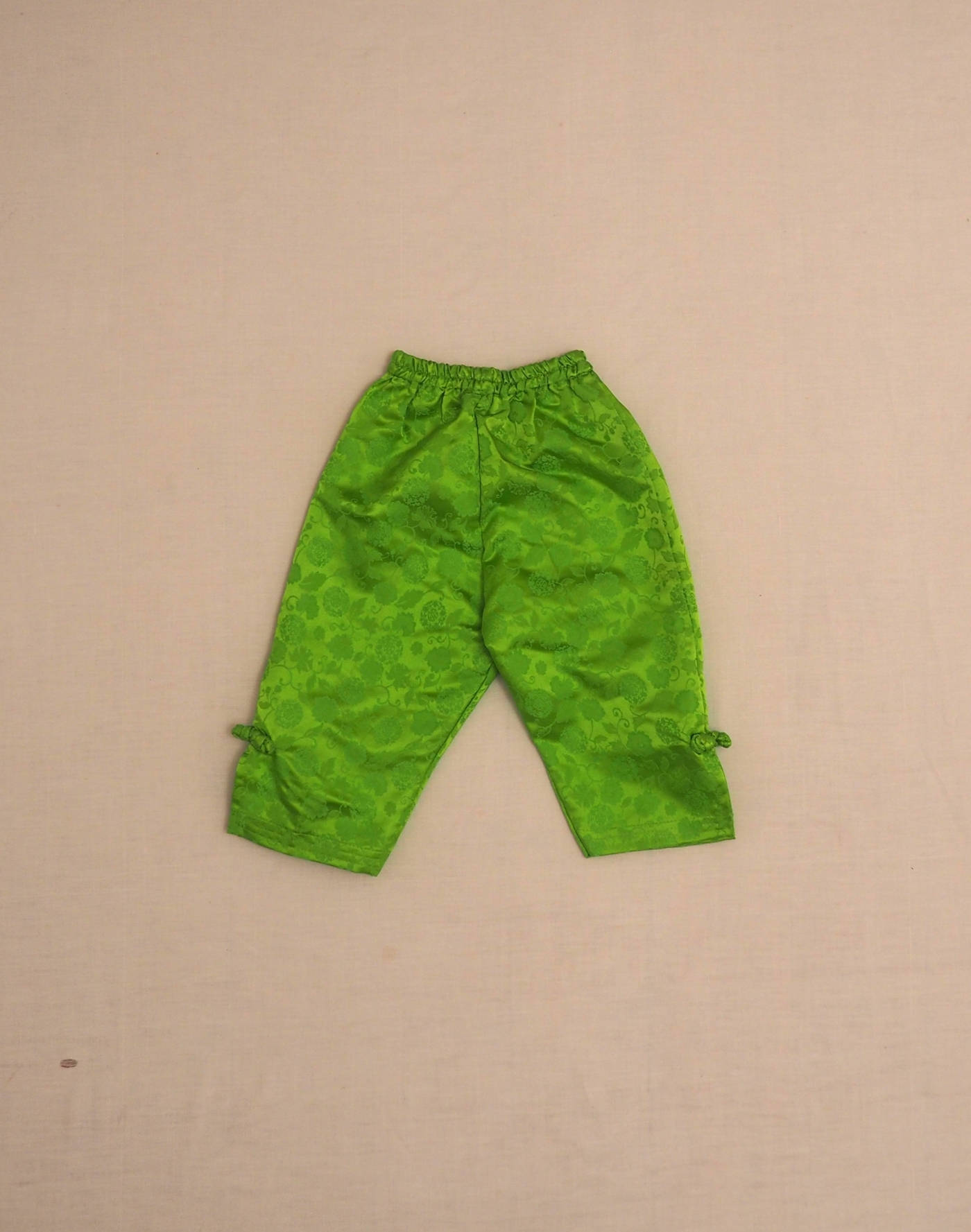 Pantalon en satin brodé