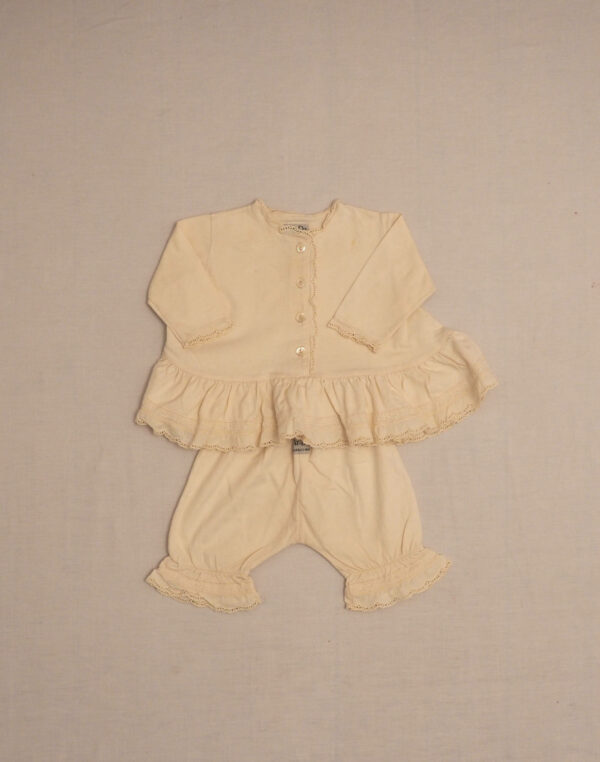 Ensemble crème à dentelles