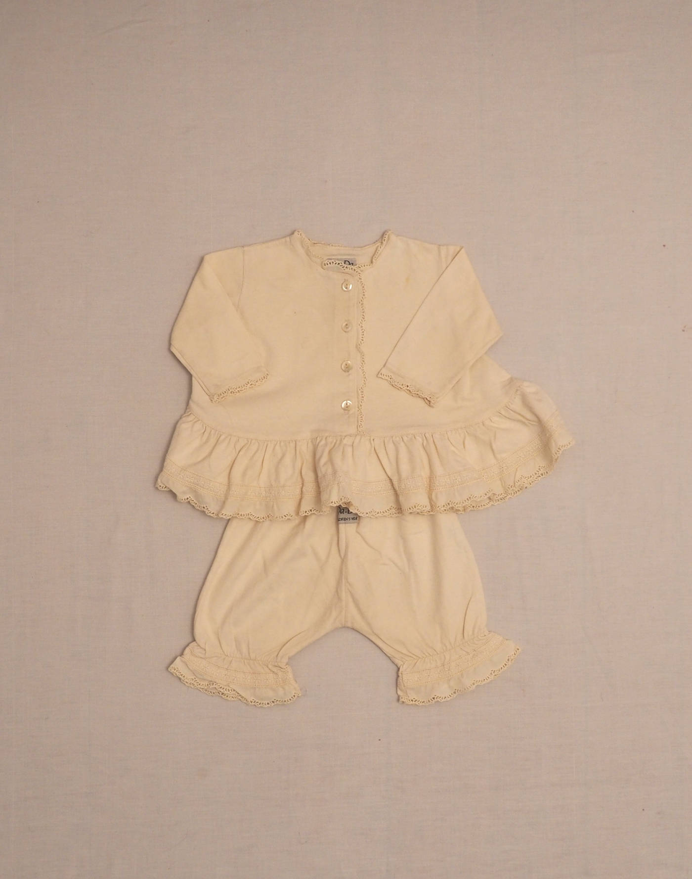 Ensemble crème à dentelles