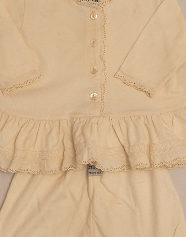 Ensemble crème à dentelles