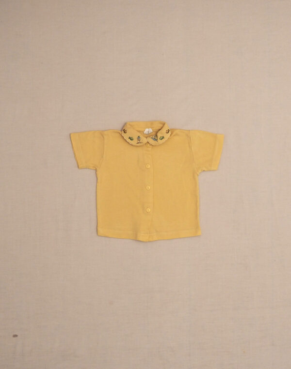 Shirt with embroidered sea collar