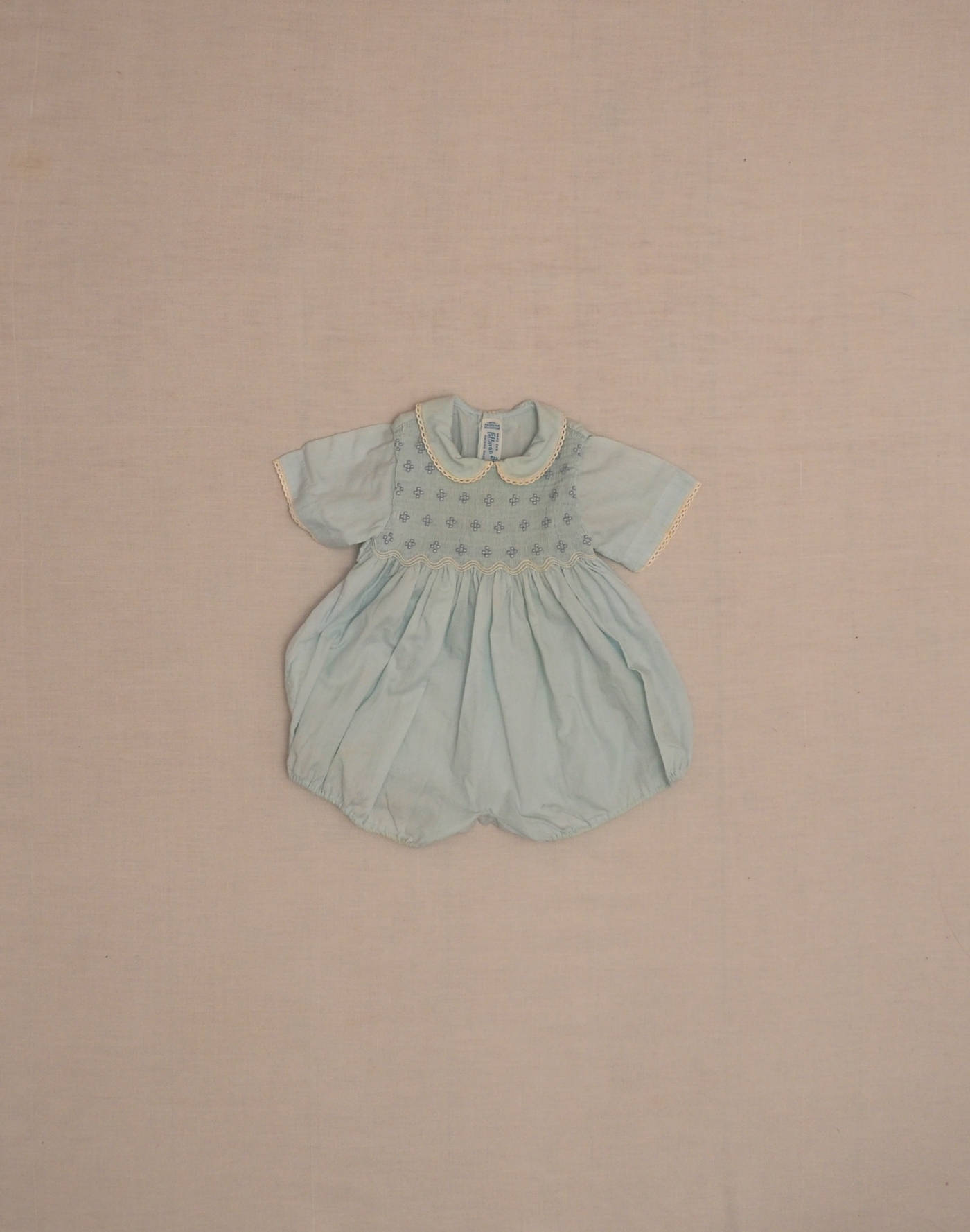 Barboteuse à smocks années 1970