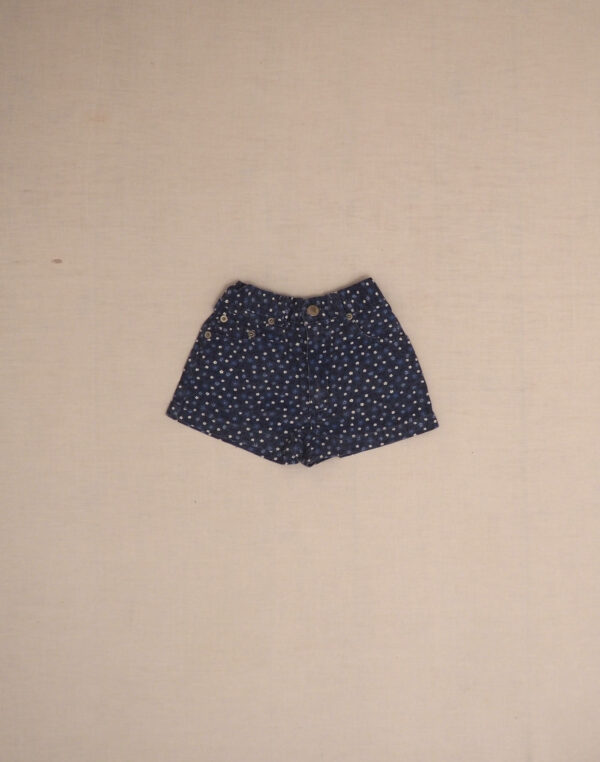 Short little flowers