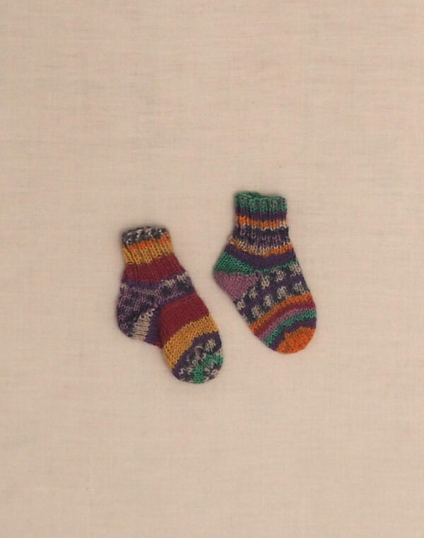 Hand-knitted purple striped socks P16