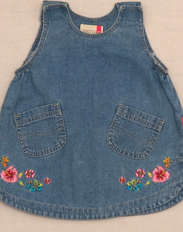 Robe chasuble en jean brodé