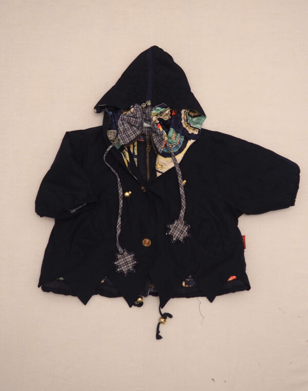 Manteau à capuche bords zigzag