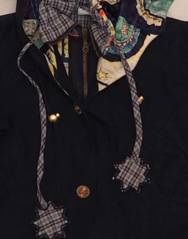 Manteau à capuche bords zigzag