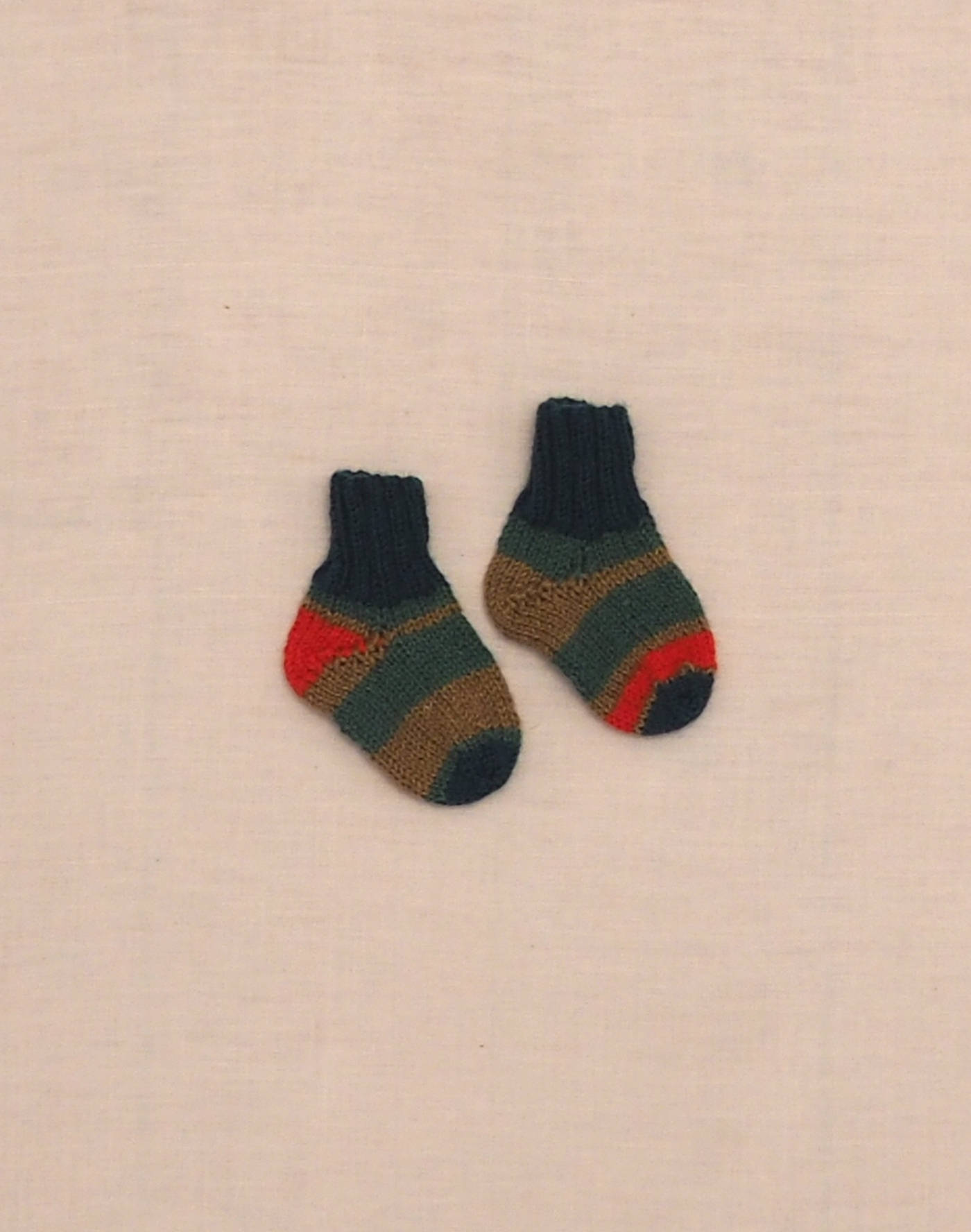 Chaussettes tricotées main vertes & rouge P16