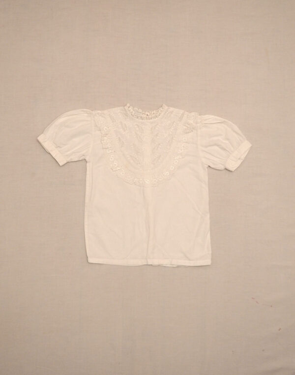 Blouse brodée bords dentelle 6 ans