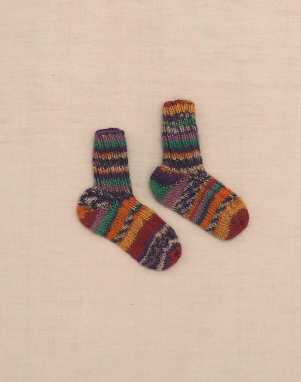 Chaussettes tricotées main rayées violettes P21