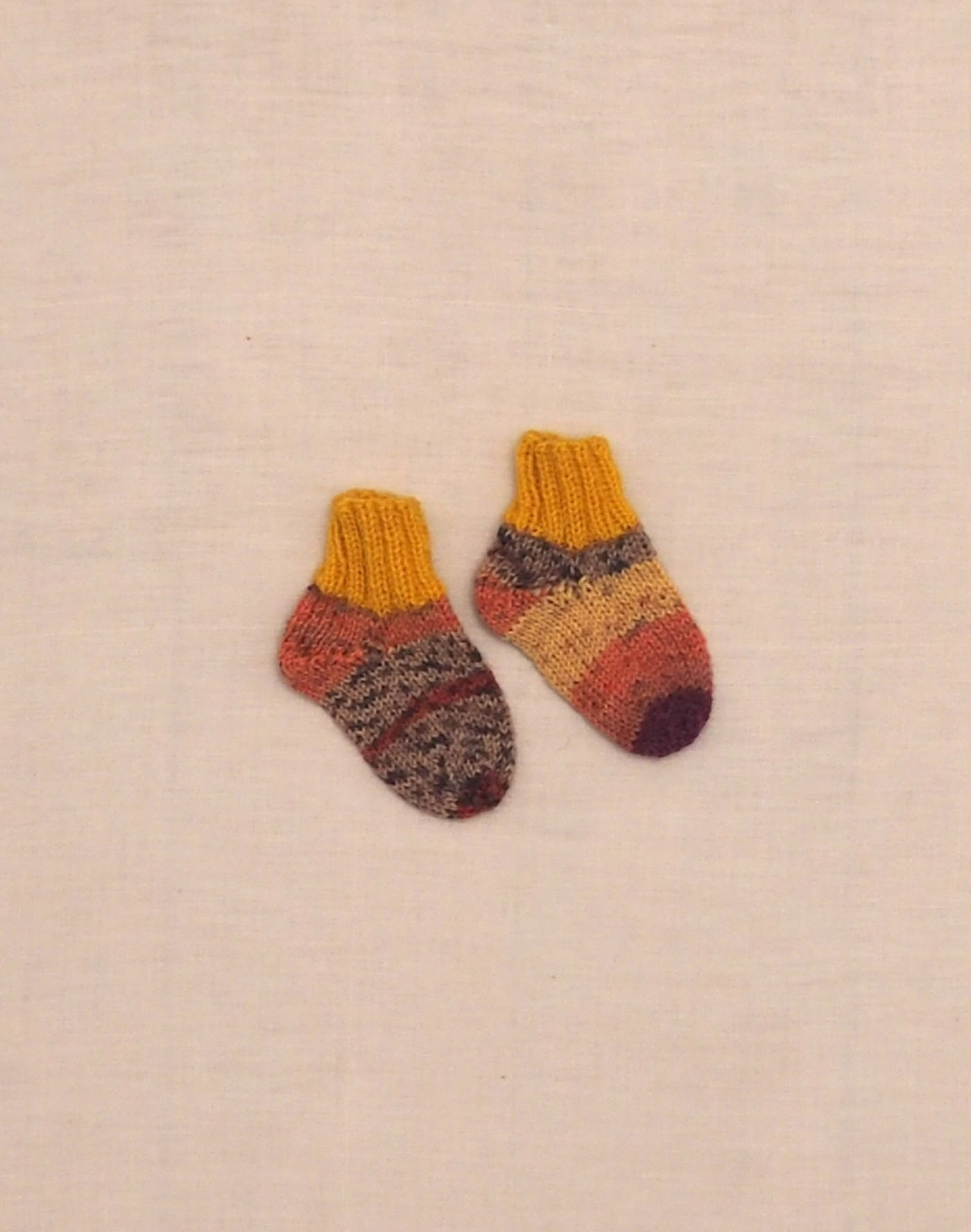 Chaussettes tricotées main safran P16