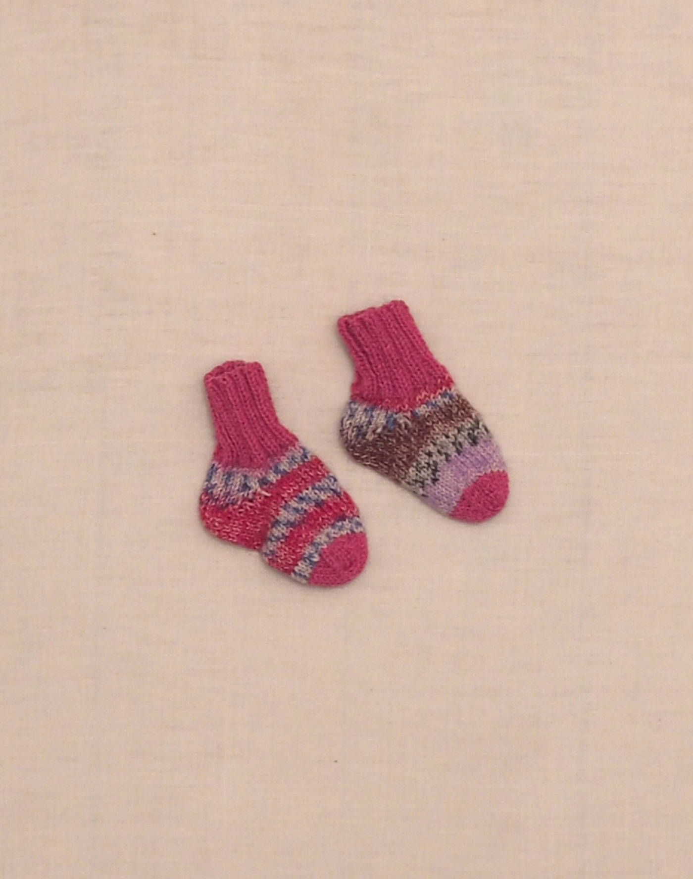 Chaussettes tricotées main rayées roses P16