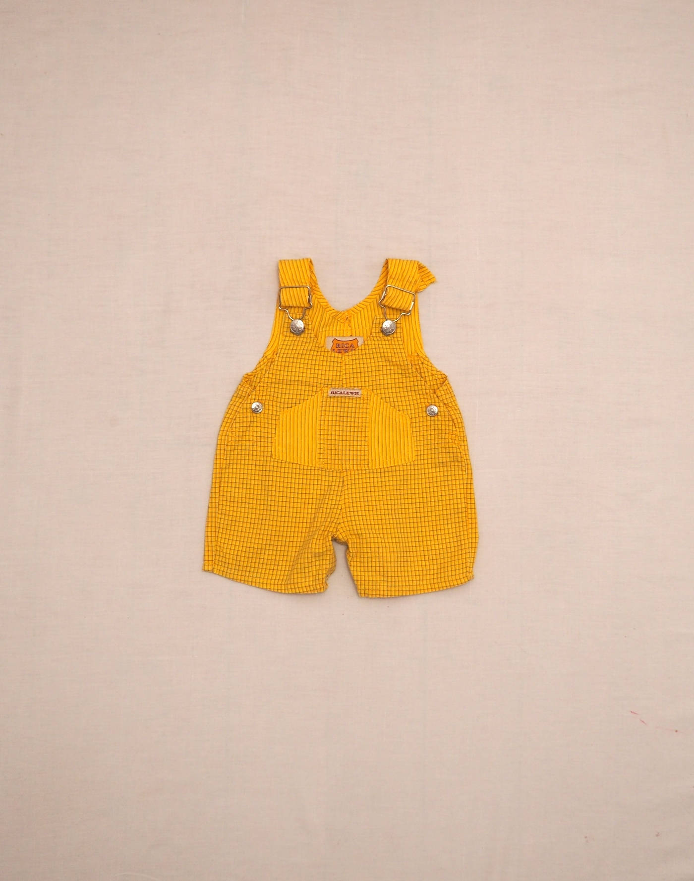 Salopette short à carreaux