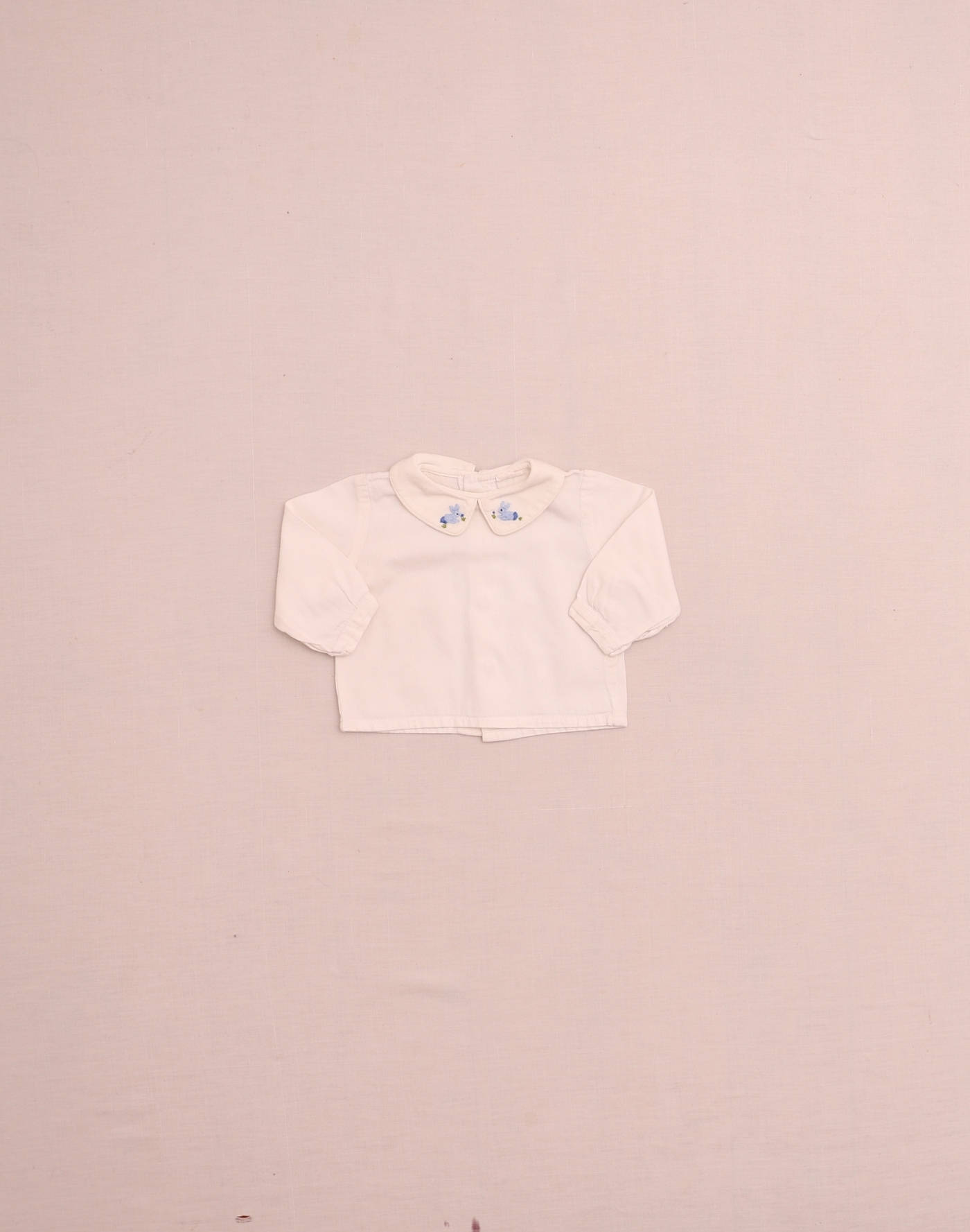 Blouse col brodé lapins