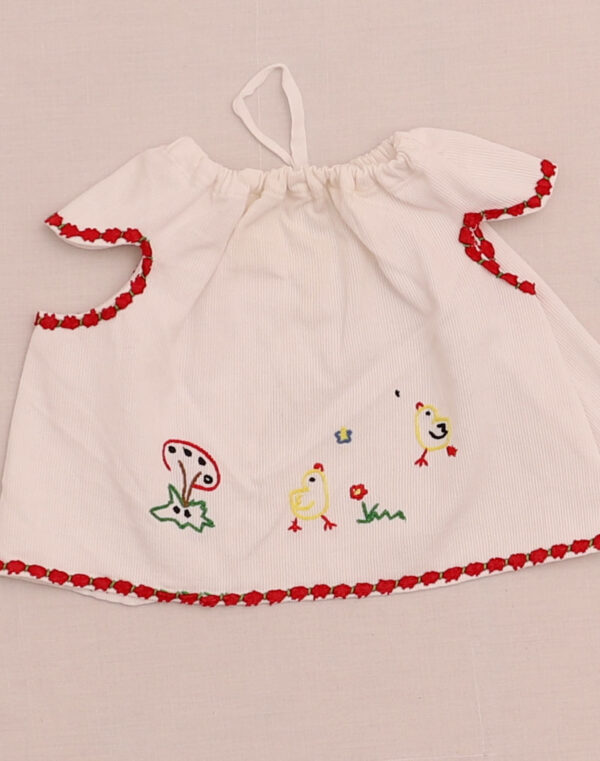 Bavoir à manches brodé poussins 1960