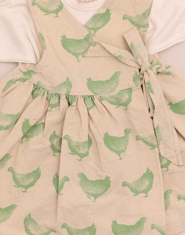 Robe cache-coeur et T-shirt poule