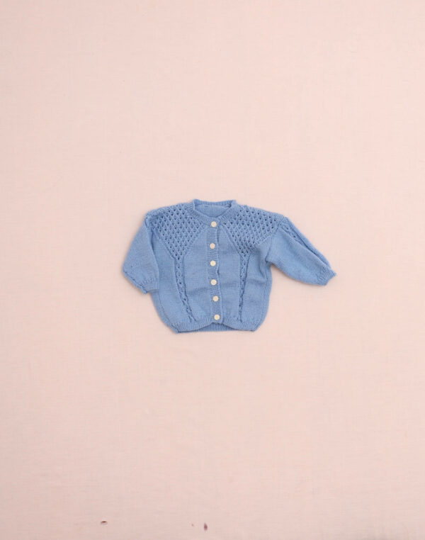 Cardigan bleu effet ajouré fait main